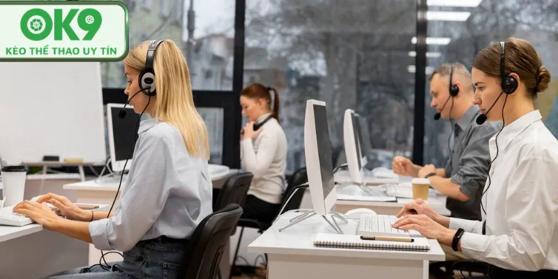 Bộ phận chăm sóc khách hàng hỗ trợ hội viên qua hotline.