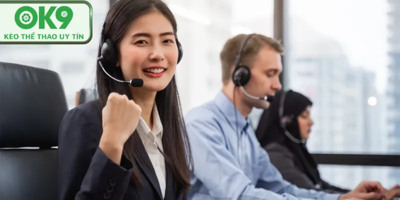 Nhân viên chăm sóc khách hàng hỗ trợ hội viên chuyên nghiệp.